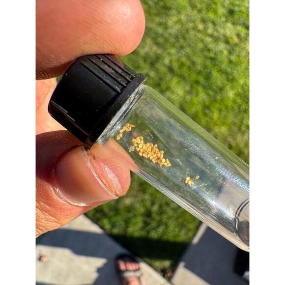 0.10 grams of Alaska Gold Flakes in Jar - Picture 4 of 9